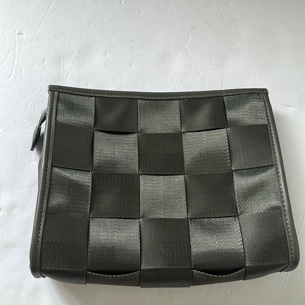 Ah.dorned Cosmetics case with removable organizer